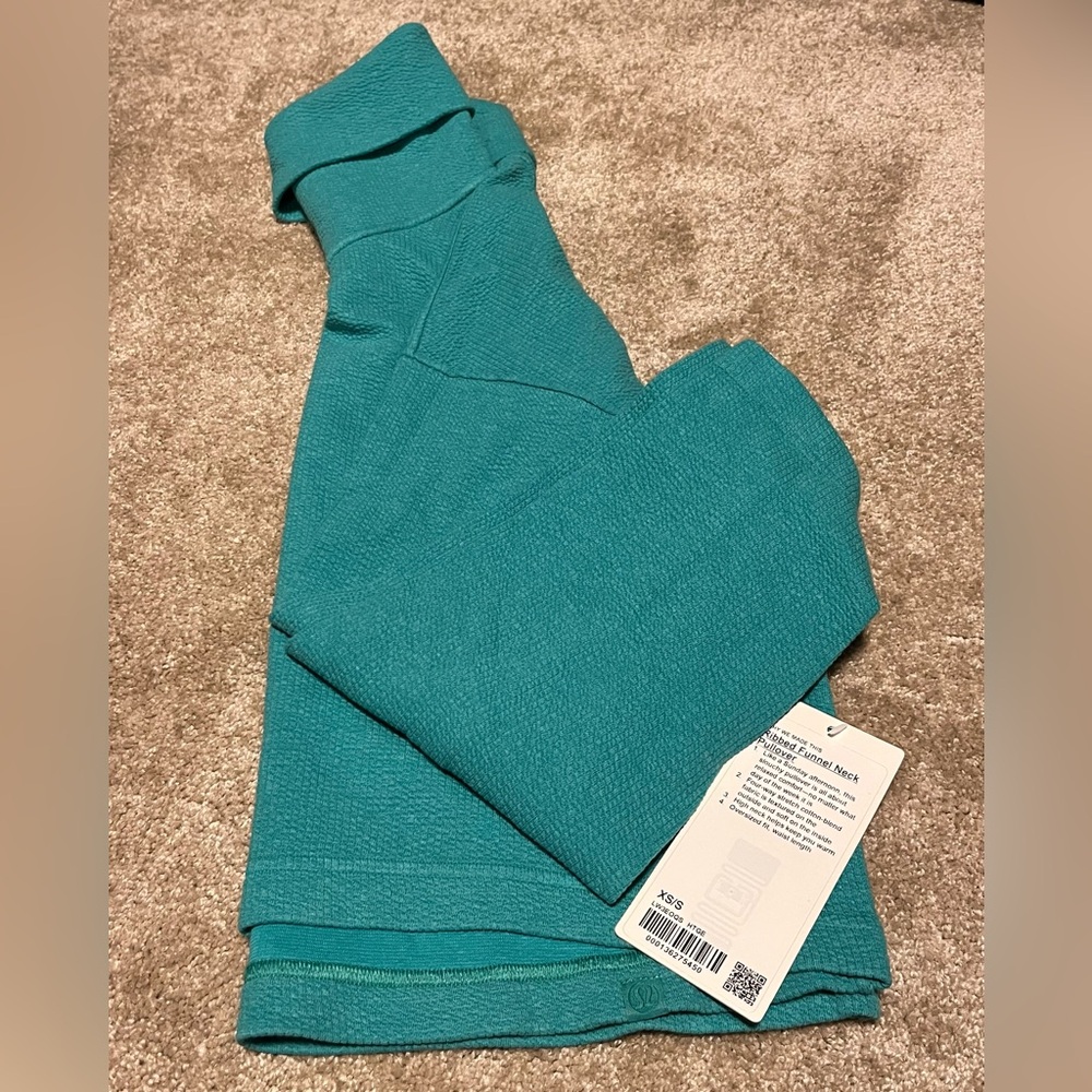 New! Lululemon Athletica Turquoise Ribbed Funnel Neck Pullover size XS/S